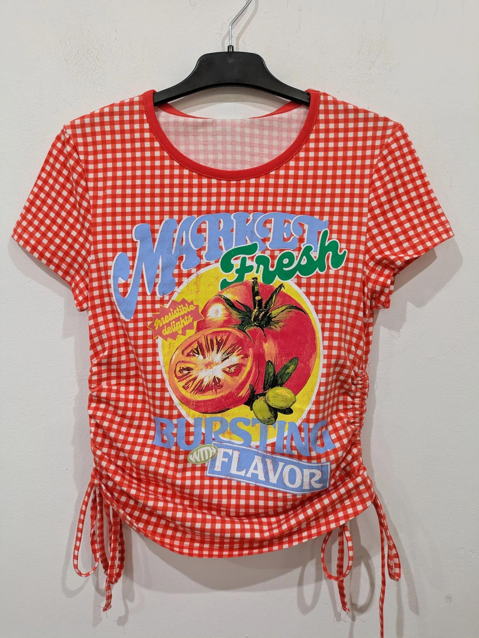 Camiseta Corta de Gingham con Estampado Retro de Tomate y Cordones Laterales talla S de Bershka